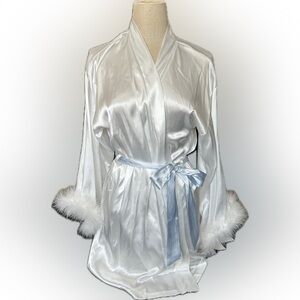 NWT In Bloom White Satin Bride Robe with Faux Fur Trim